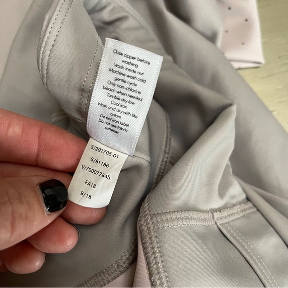 Athleta Contender Aero 7/8 Tight Leggings in Pebble Gray Size XL NWOT Ombré - Picture 10 of 10